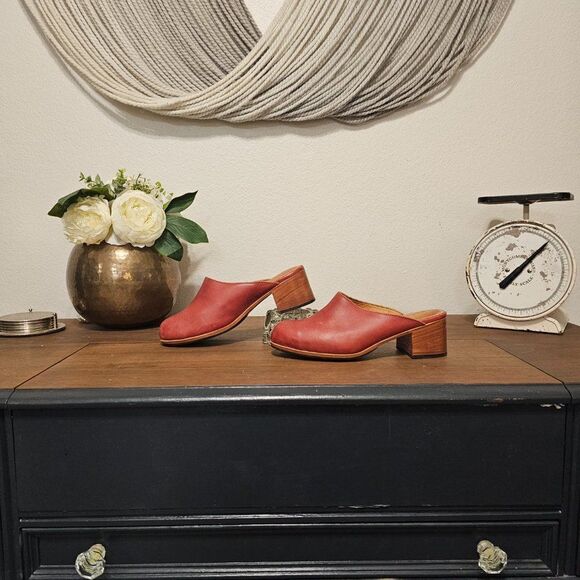 Adelante NWOT "The Camilia" Red Leather Clogs Sz 7 - Picture 4 of 8